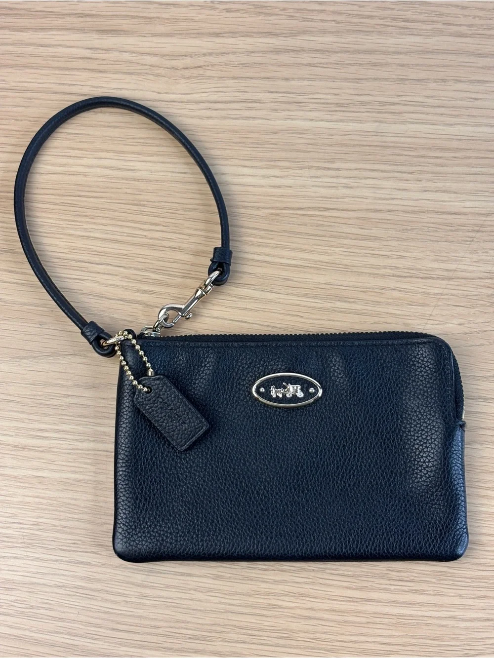Coach Black Pebbled Leather Wristlet Horse & Carriage with Gold Accent LIKE NEW! - Picture 4 of 9